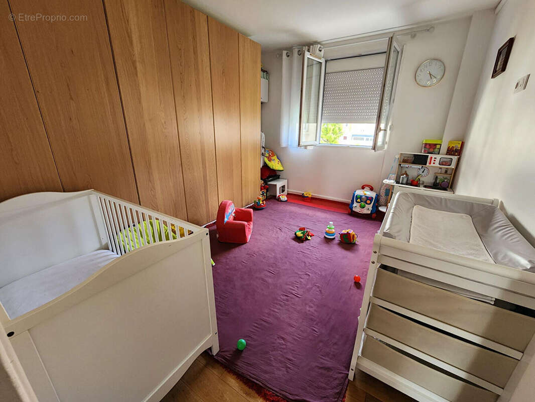 Appartement à LA GARENNE-COLOMBES