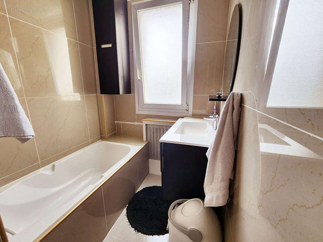 Appartement à LA GARENNE-COLOMBES