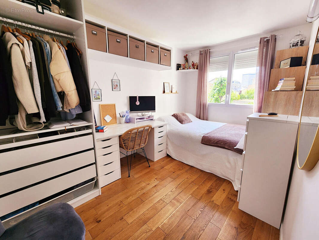 Appartement à LA GARENNE-COLOMBES