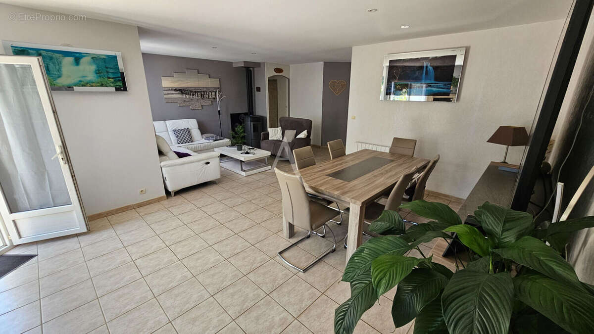 Maison à PORT-DES-BARQUES