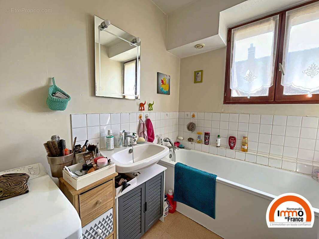 Appartement à SAINT-ETIENNE-DU-ROUVRAY