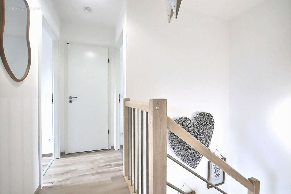 Maison à LA ROCHE-SUR-FORON