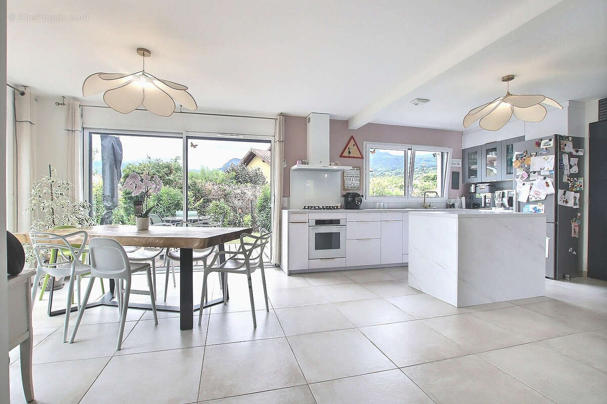 Maison à LA ROCHE-SUR-FORON