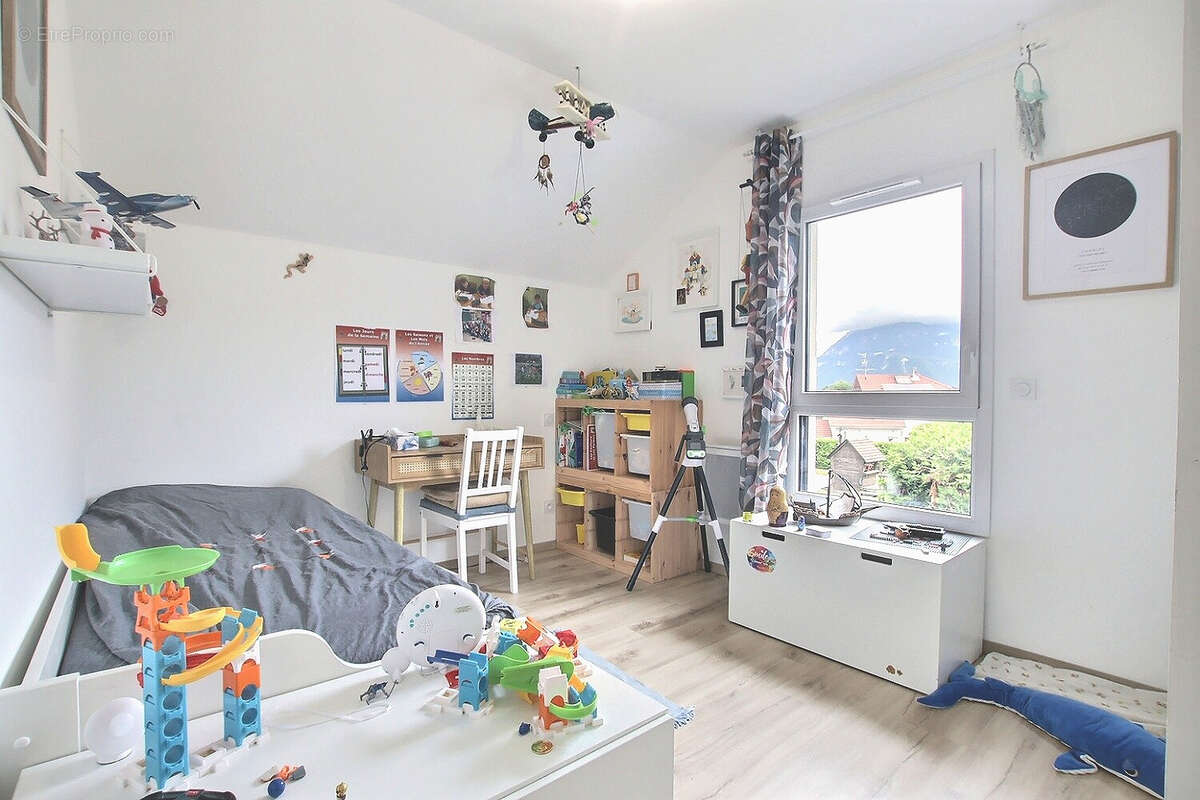 Maison à LA ROCHE-SUR-FORON