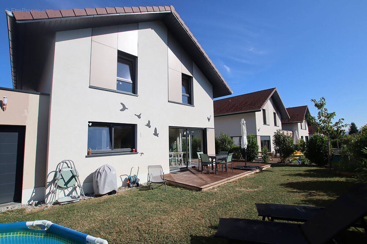 Maison à LA ROCHE-SUR-FORON