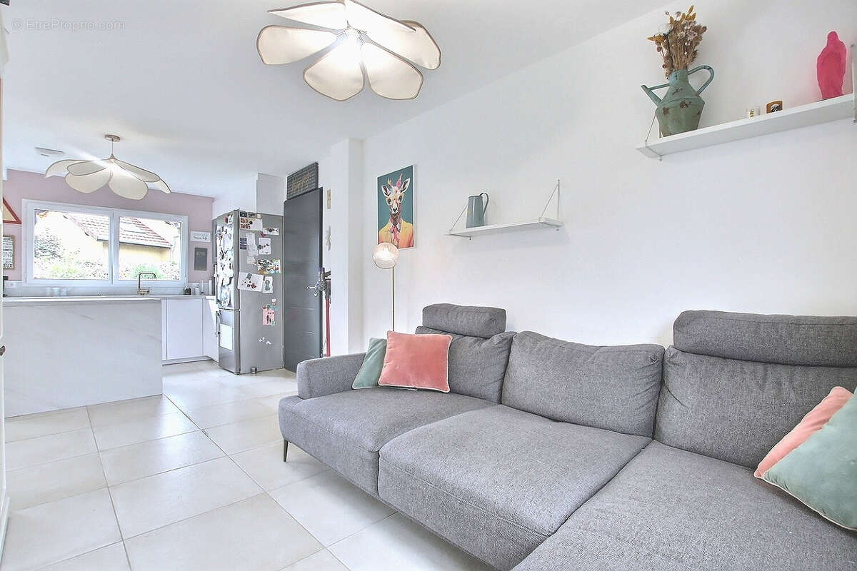 Maison à LA ROCHE-SUR-FORON