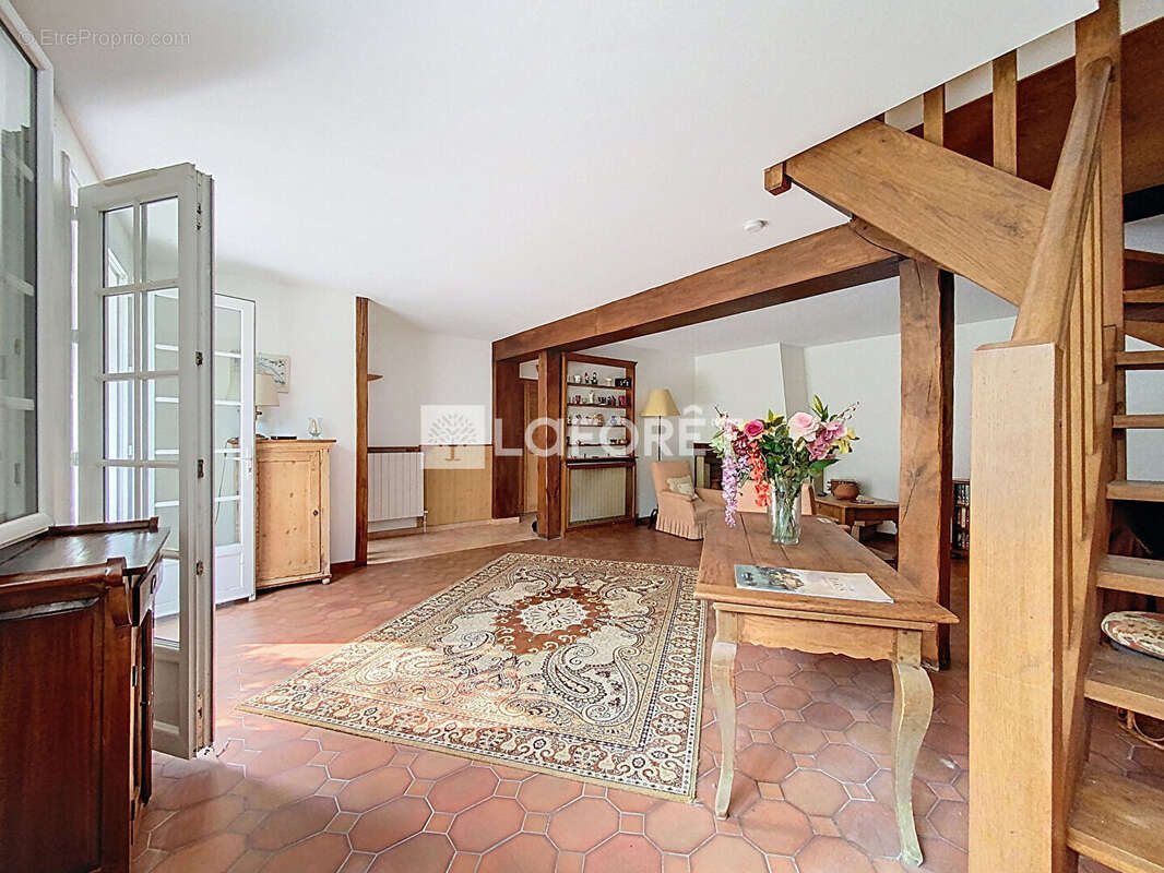 Maison à VERNEUIL-SUR-SEINE