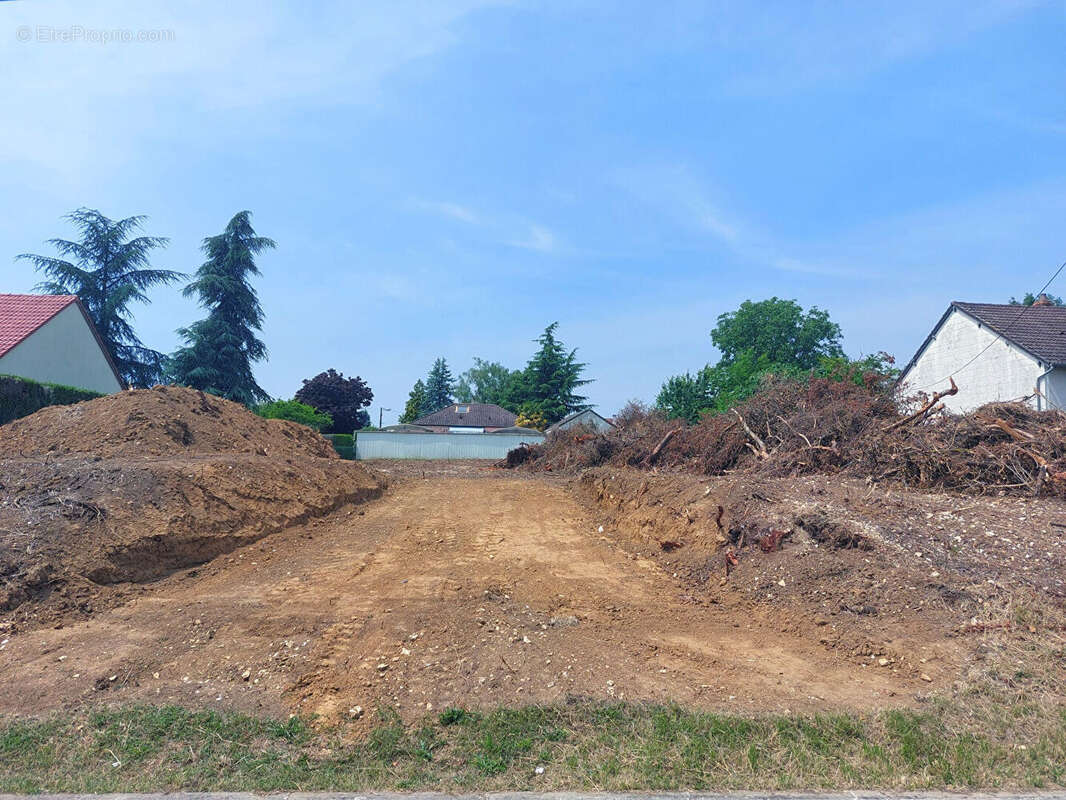 Terrain à LES AIX-D&#039;ANGILLON