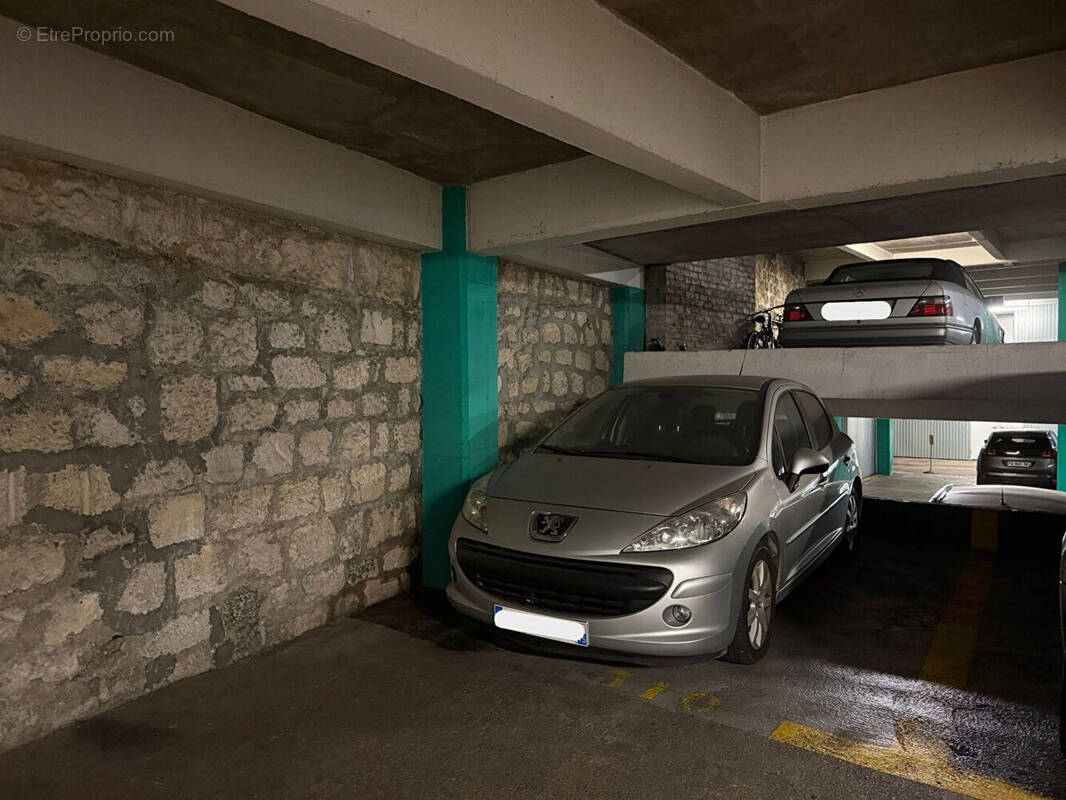 Parking à PARIS-14E