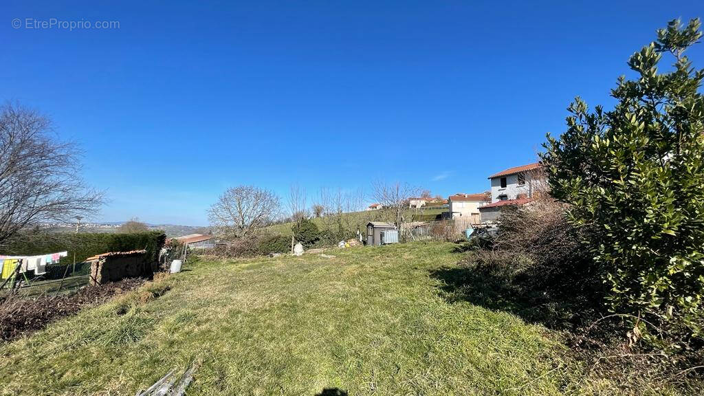 Terrain à CHEVRIERES