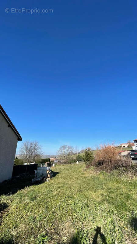 Terrain à CHEVRIERES