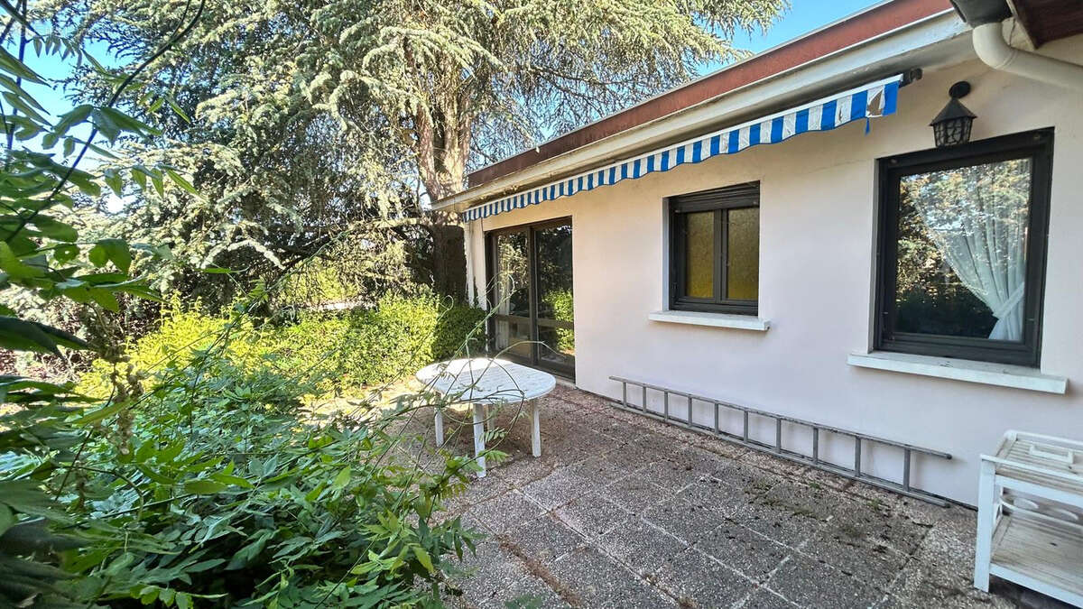 Maison à CHAZELLES-SUR-LYON