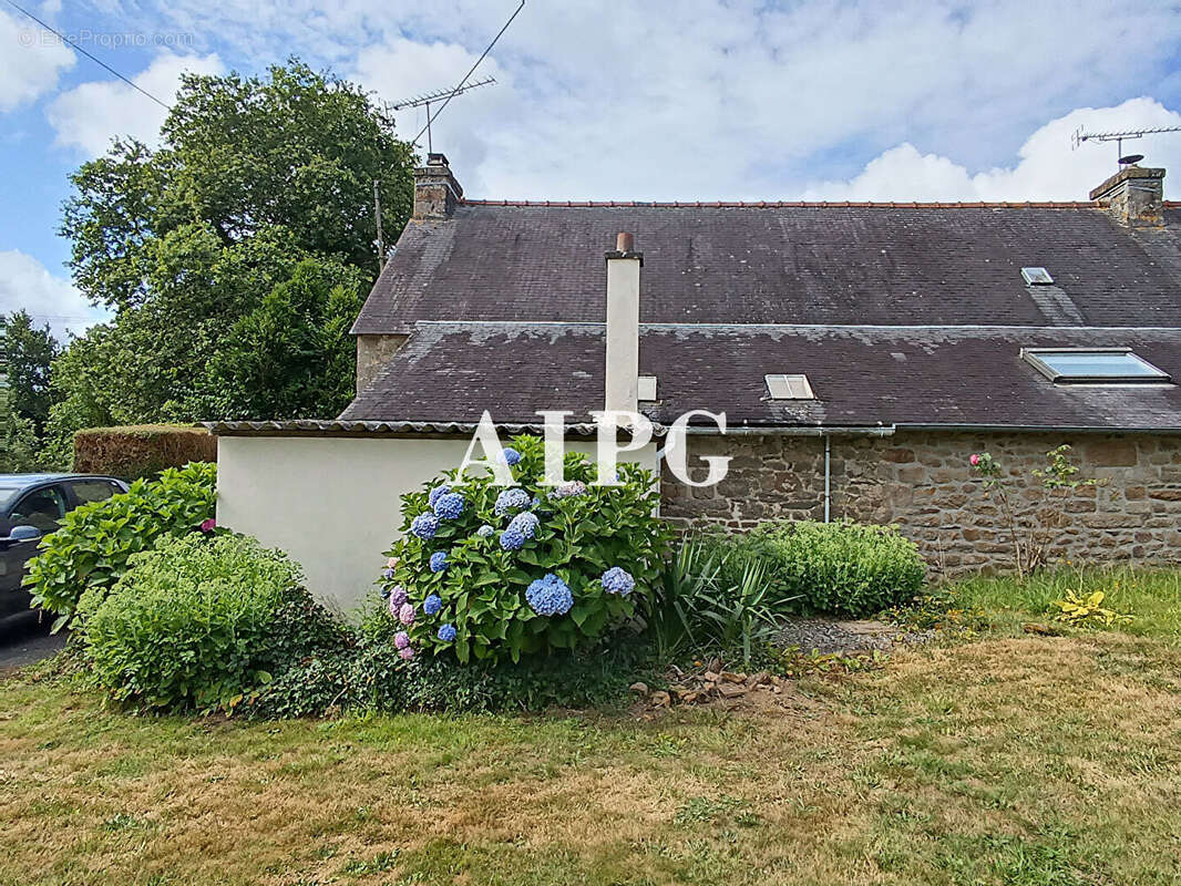 Maison à MELLIONNEC