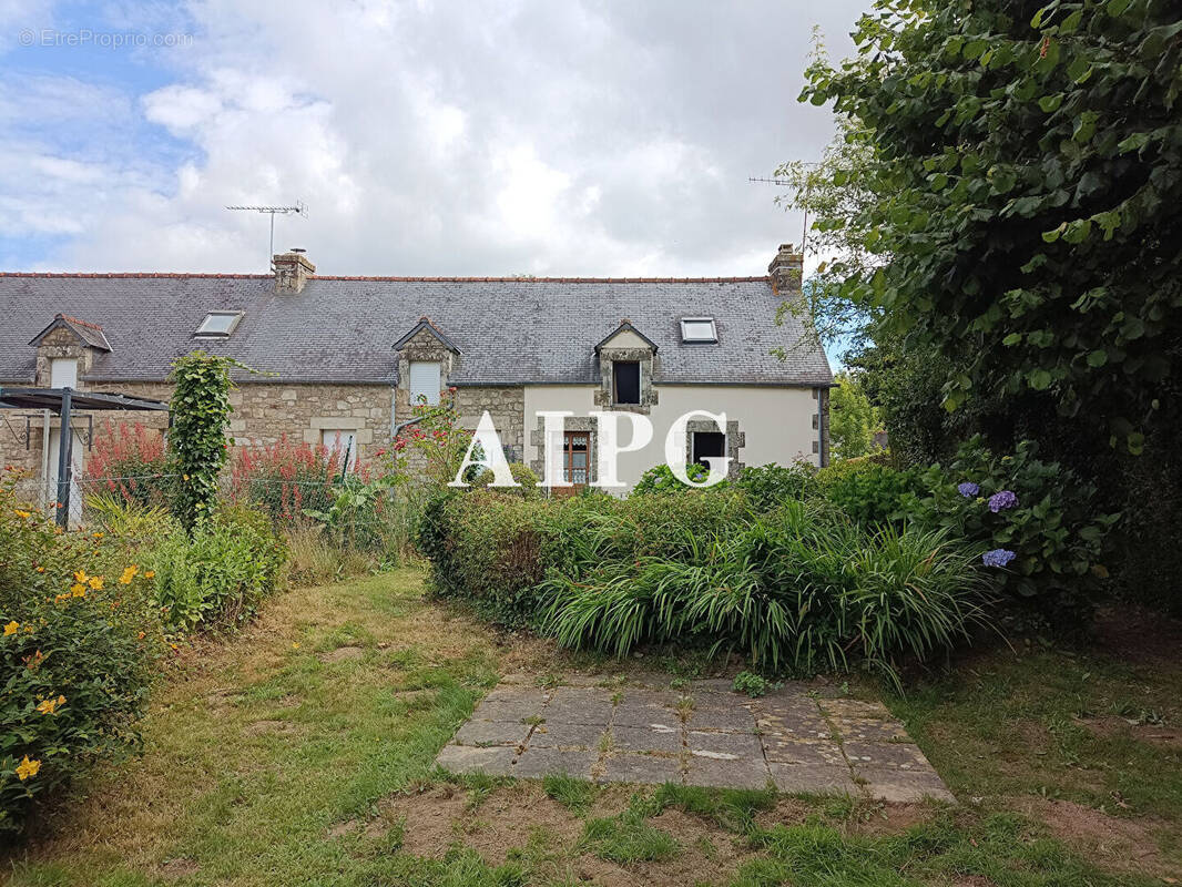 Maison à MELLIONNEC