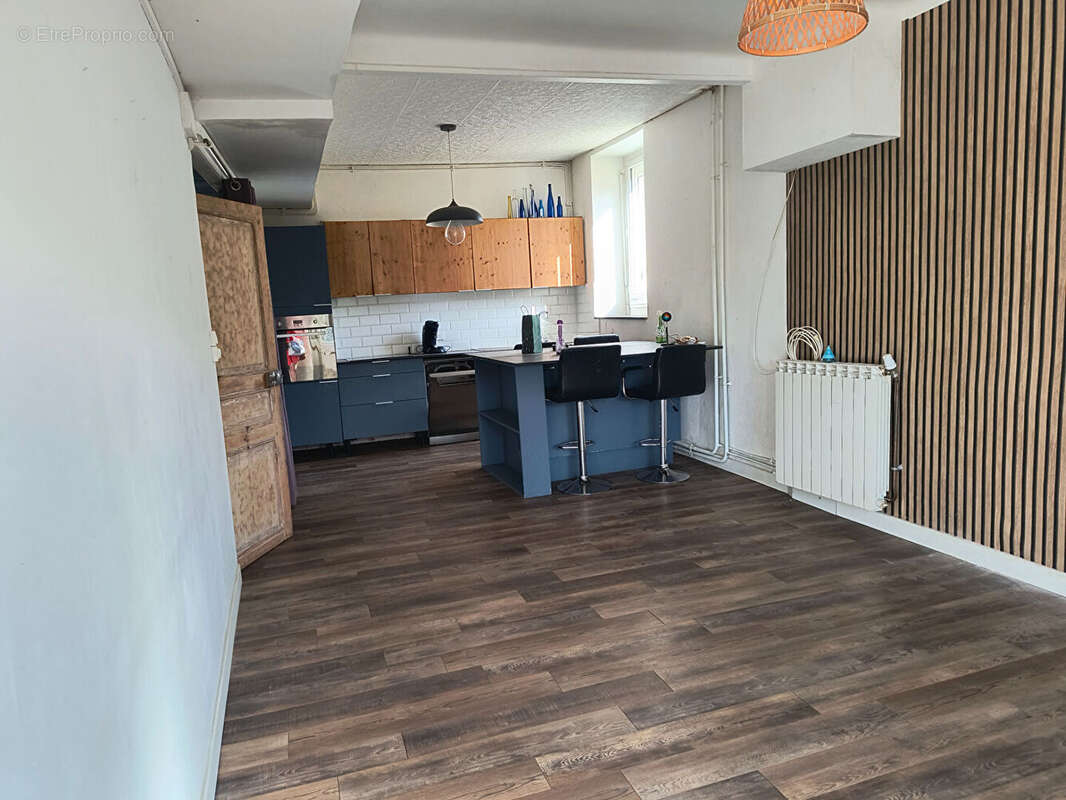 Maison à SAINT-SULPICE-LES-FEUILLES