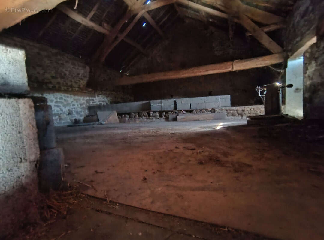 Maison à SAINT-SULPICE-LES-FEUILLES