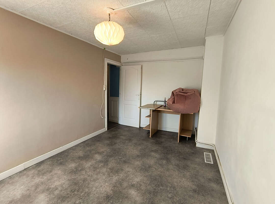 Maison à SAINT-SULPICE-LES-FEUILLES