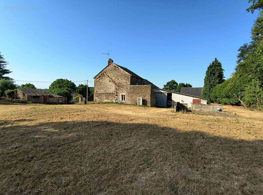 Maison à SAINT-SULPICE-LES-FEUILLES