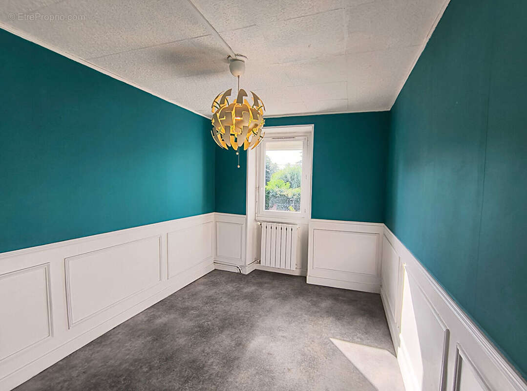 Maison à SAINT-SULPICE-LES-FEUILLES