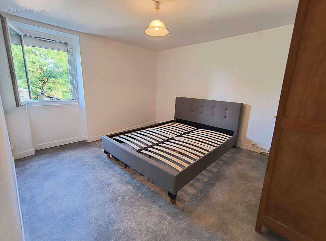 Maison à SAINT-SULPICE-LES-FEUILLES