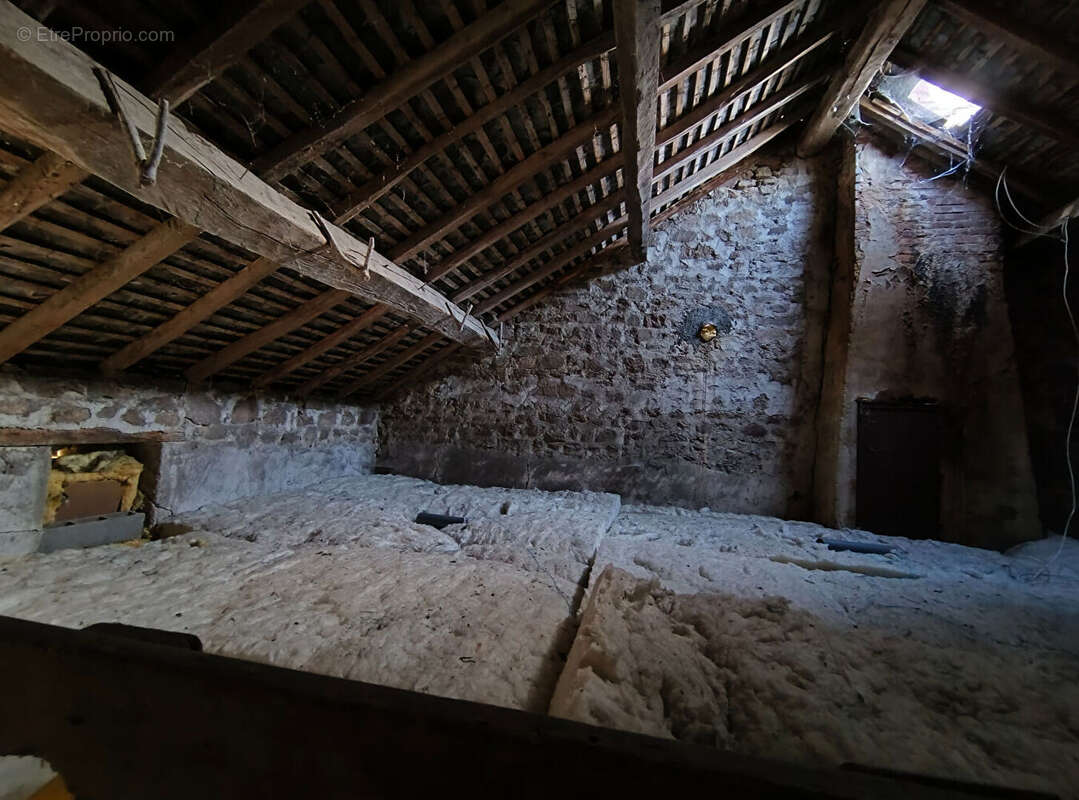 Maison à SAINT-SULPICE-LES-FEUILLES