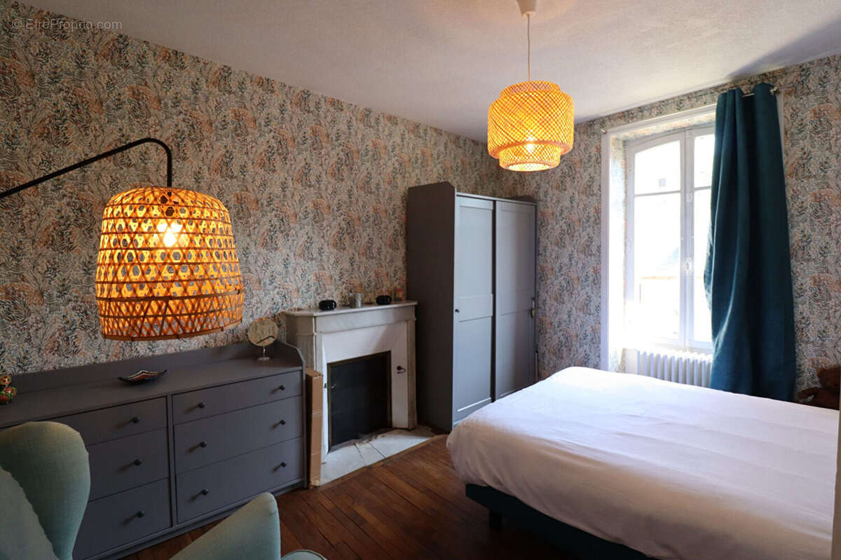 Maison à SAINT-CHAMANT