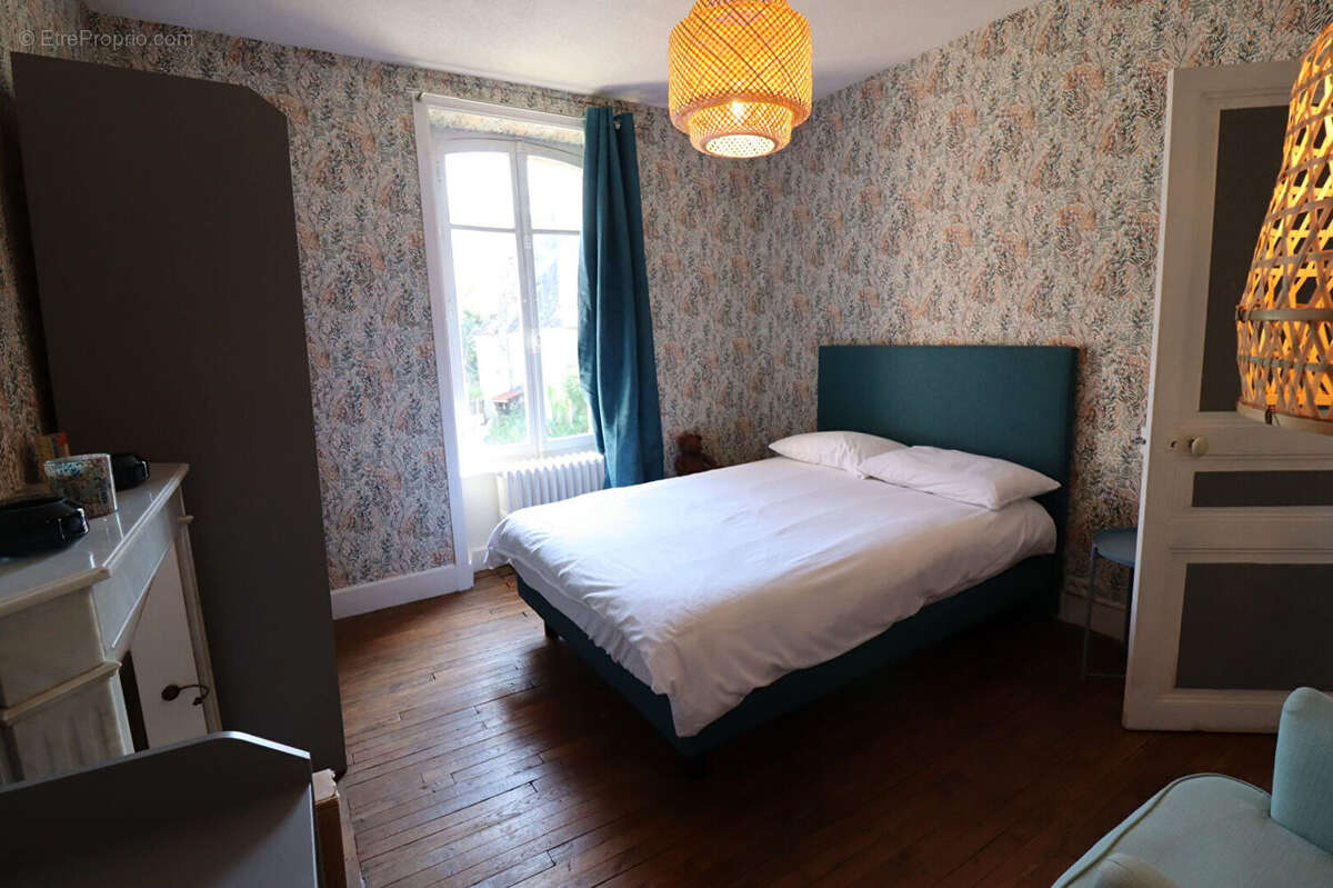 Maison à SAINT-CHAMANT