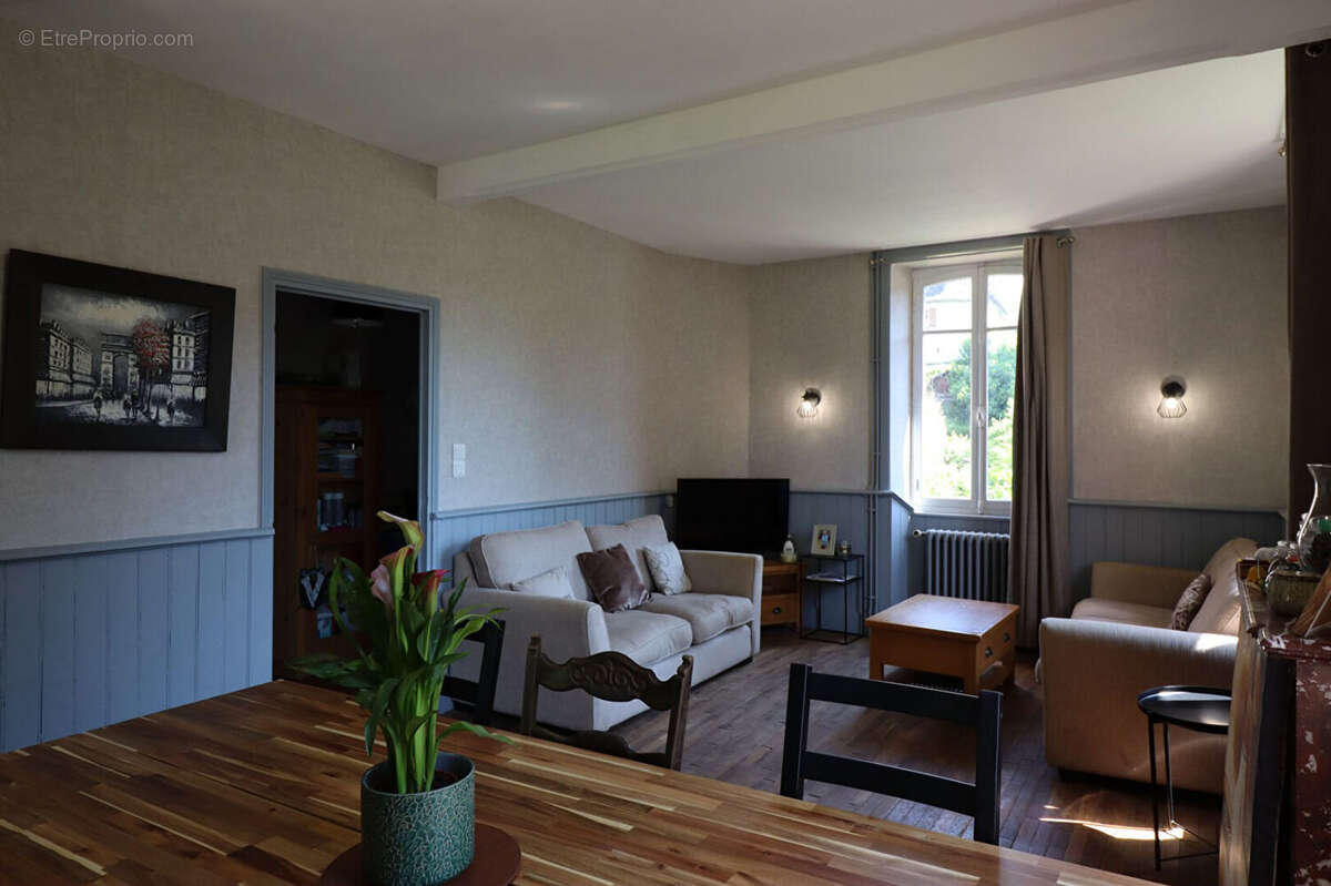 Maison à SAINT-CHAMANT