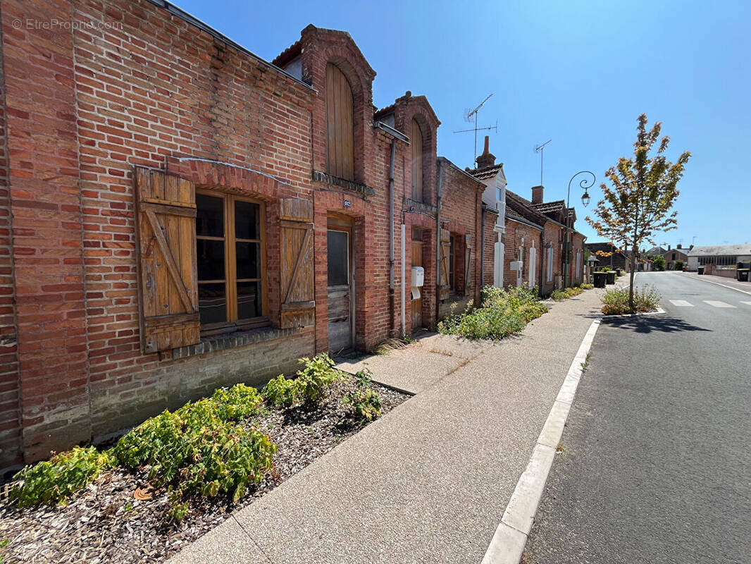 Maison à MARCILLY-EN-VILLETTE
