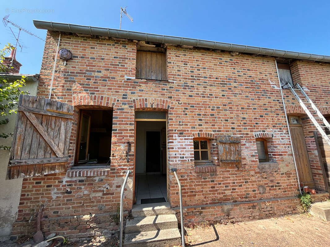 Maison à MARCILLY-EN-VILLETTE