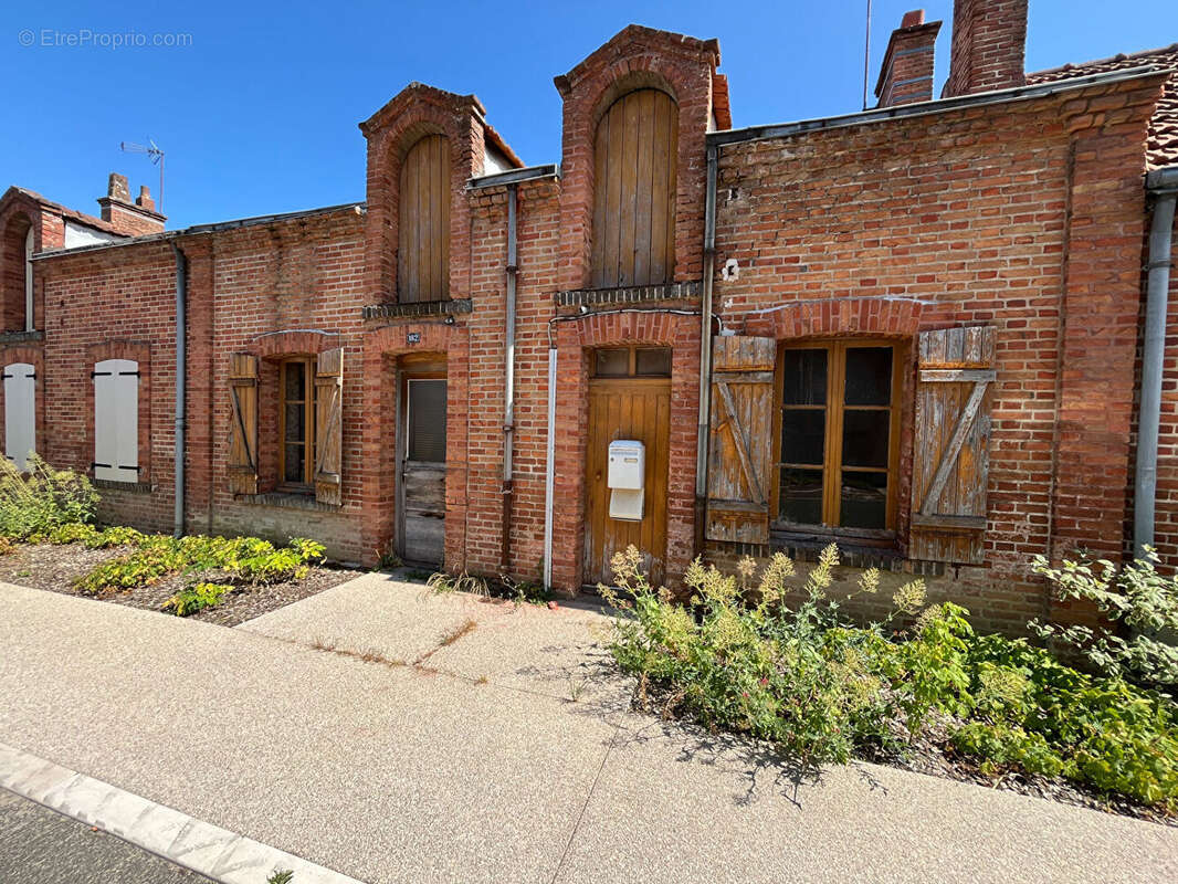 Maison à MARCILLY-EN-VILLETTE