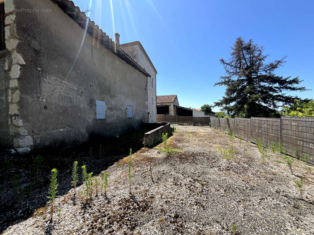 Maison à LACEPEDE