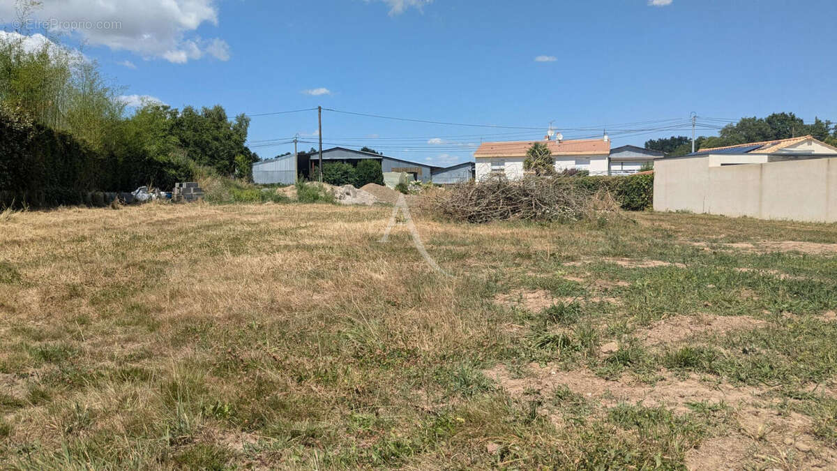 Terrain à LA BOISSIERE-DES-LANDES