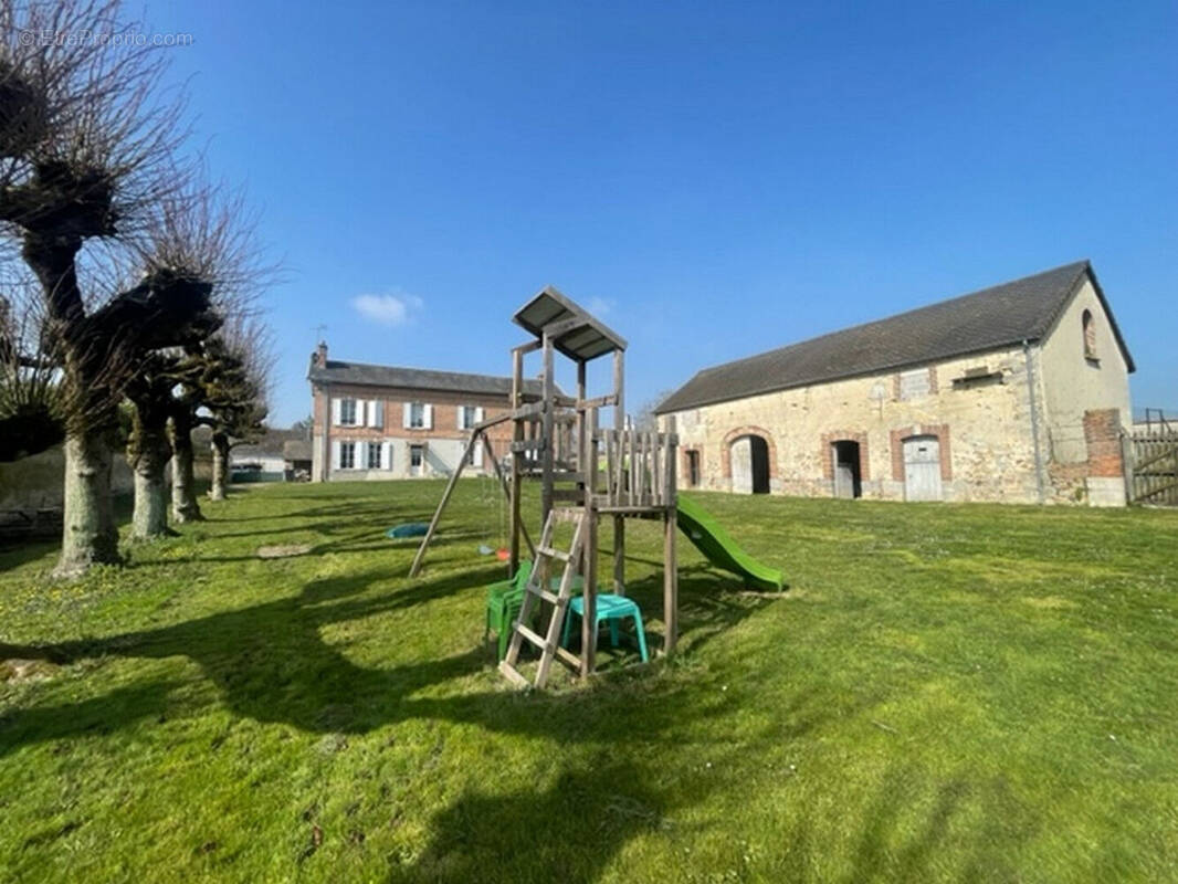 Maison à ESCLAVOLLES-LUREY