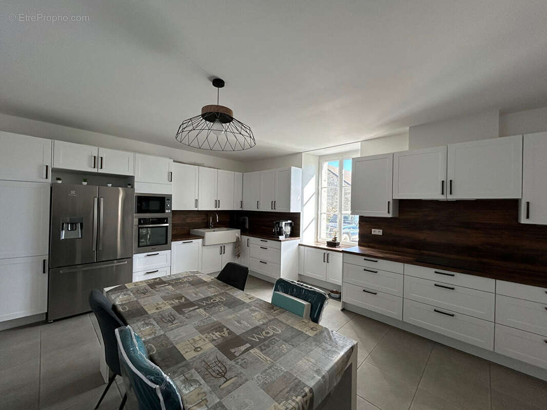 Maison à ESCLAVOLLES-LUREY