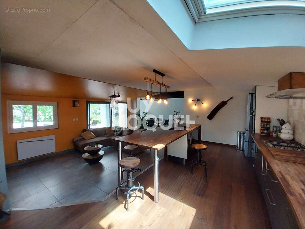 Maison à JAU-DIGNAC-ET-LOIRAC