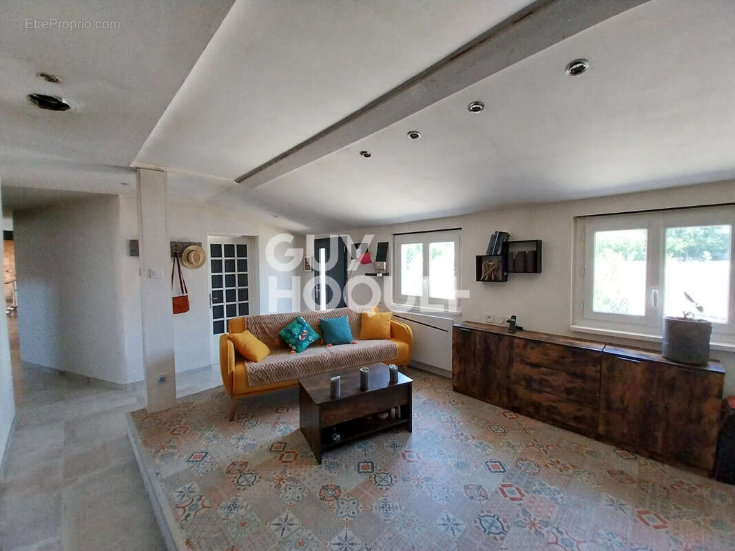 Maison à JAU-DIGNAC-ET-LOIRAC