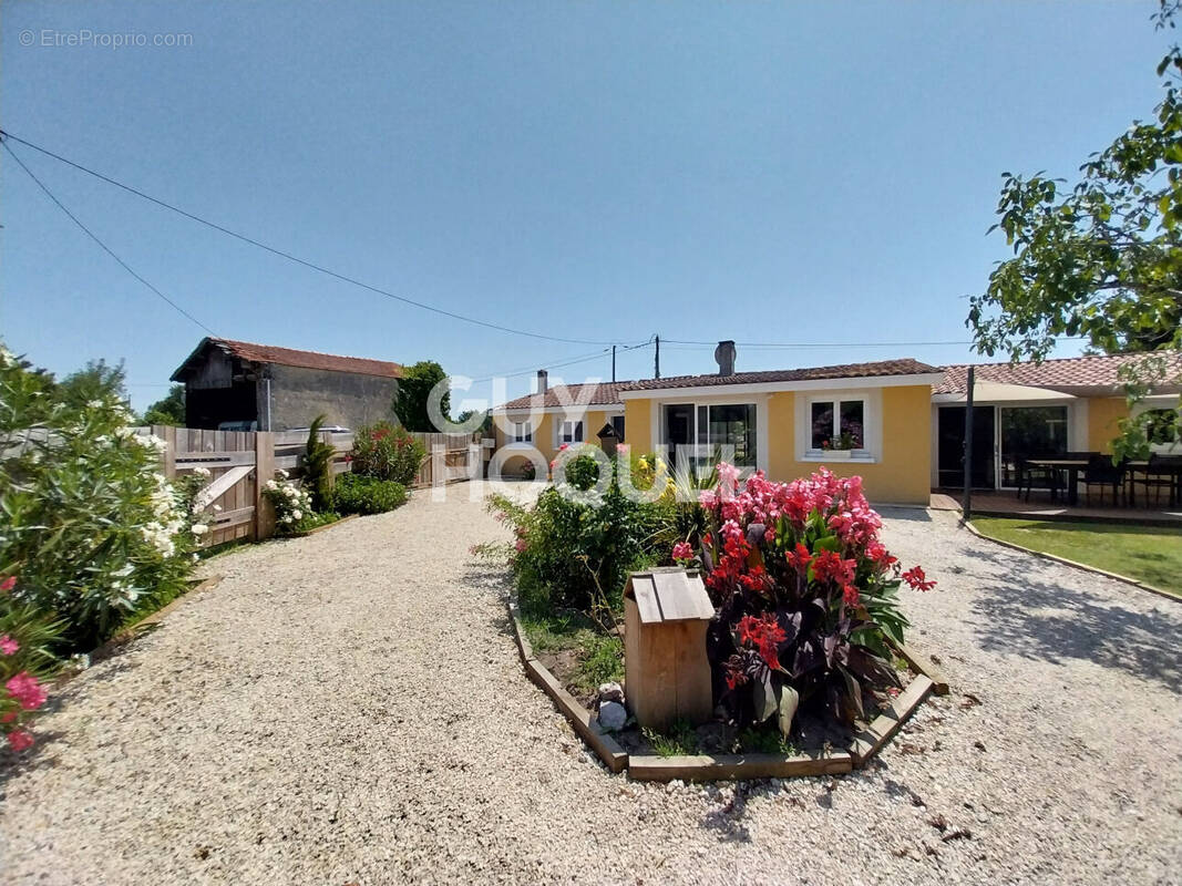 Maison à JAU-DIGNAC-ET-LOIRAC