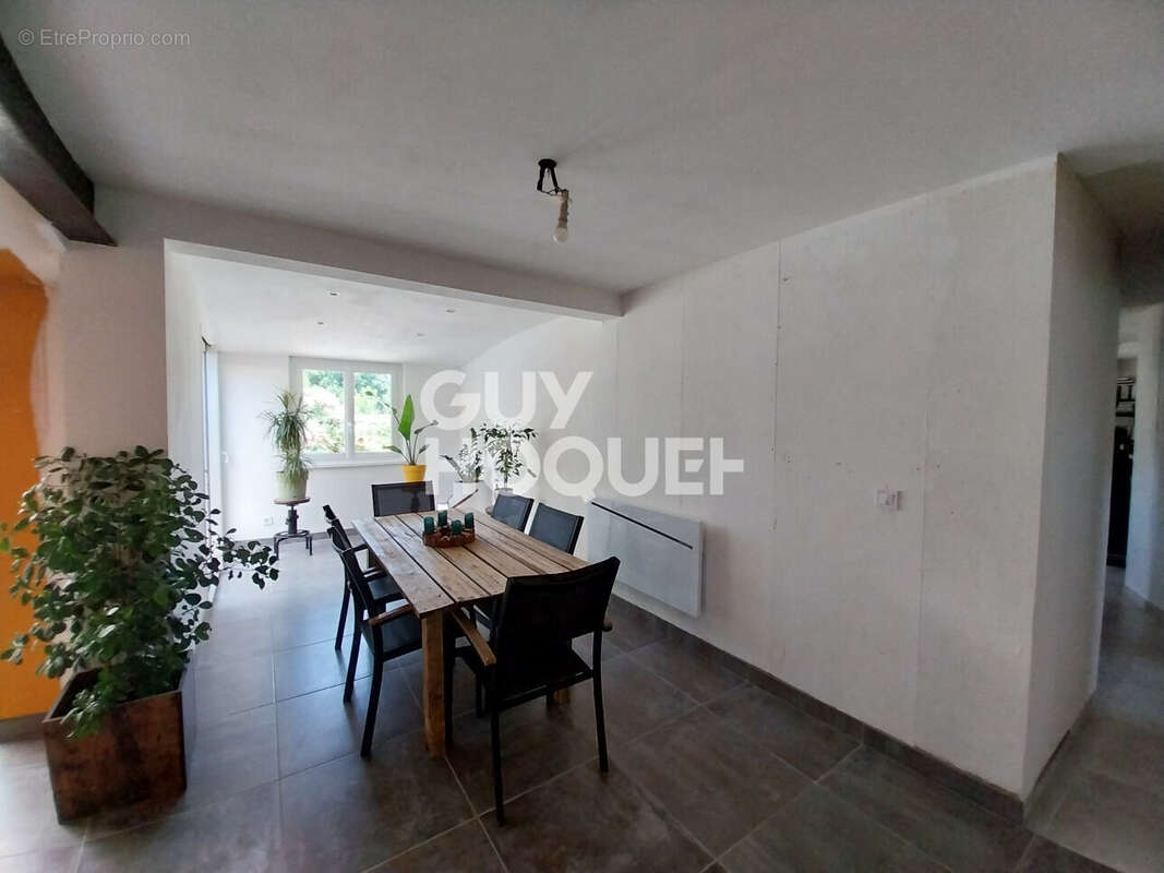 Maison à JAU-DIGNAC-ET-LOIRAC