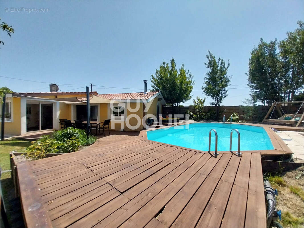 Maison à JAU-DIGNAC-ET-LOIRAC