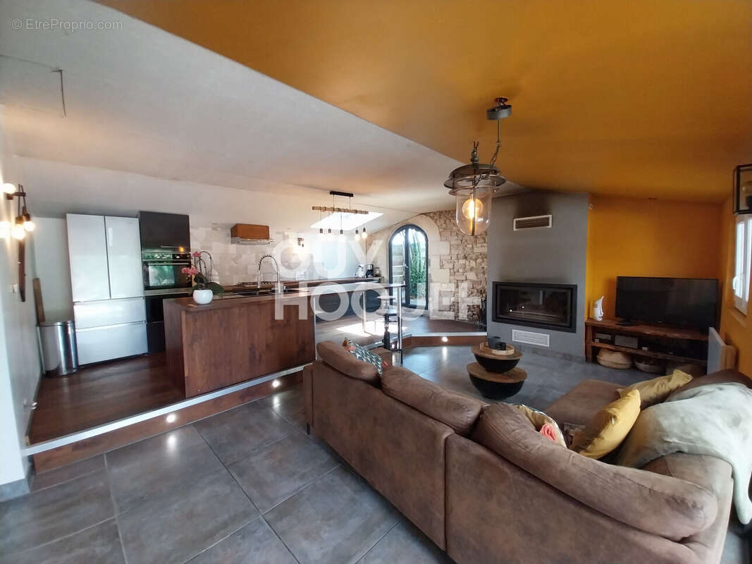 Maison à JAU-DIGNAC-ET-LOIRAC