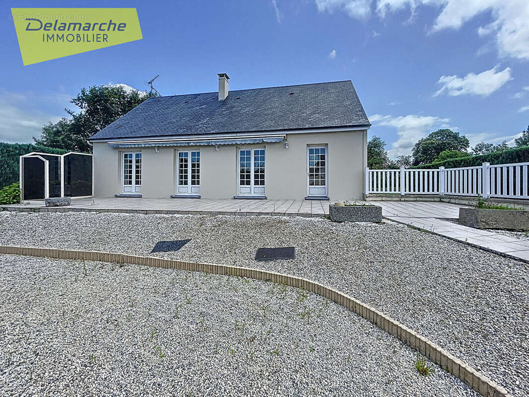 Maison à SAINT-JEAN-DES-CHAMPS