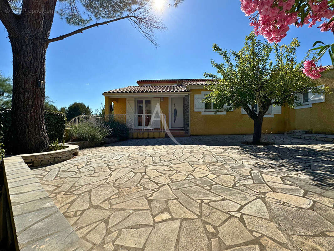 Maison à VAILHAUQUES