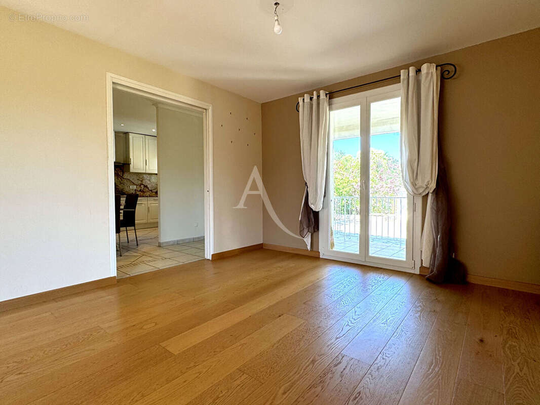 Maison à VAILHAUQUES