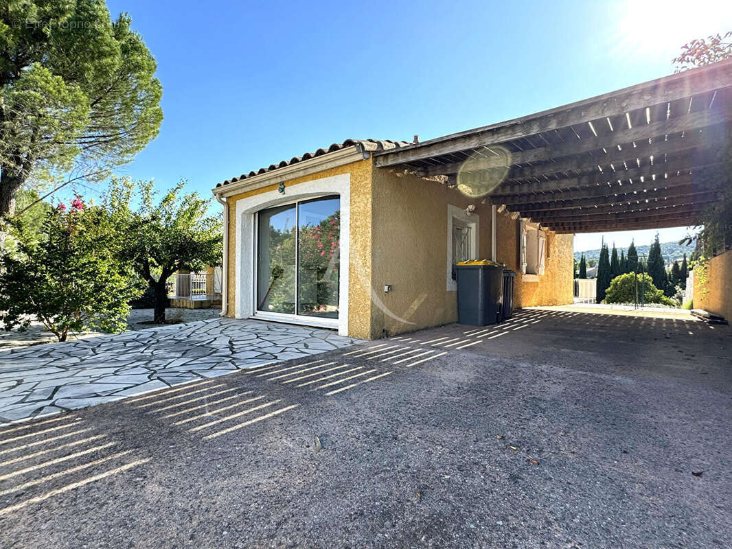 Maison à VAILHAUQUES