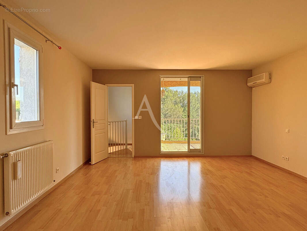 Maison à VAILHAUQUES