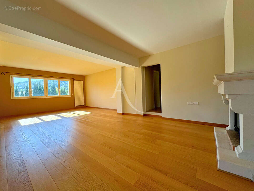 Maison à VAILHAUQUES