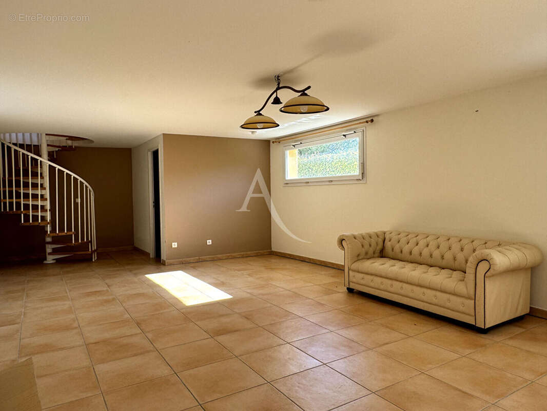 Maison à VAILHAUQUES