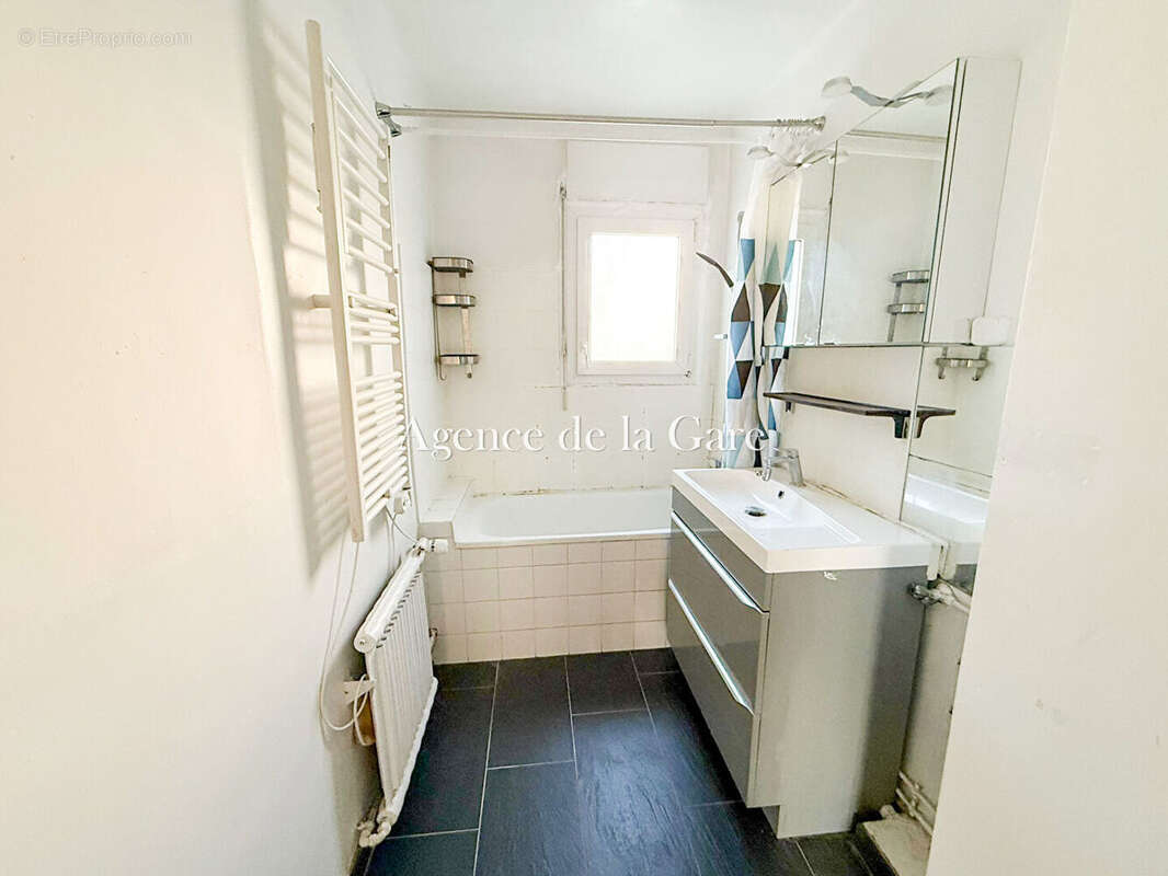 Appartement à SARTROUVILLE