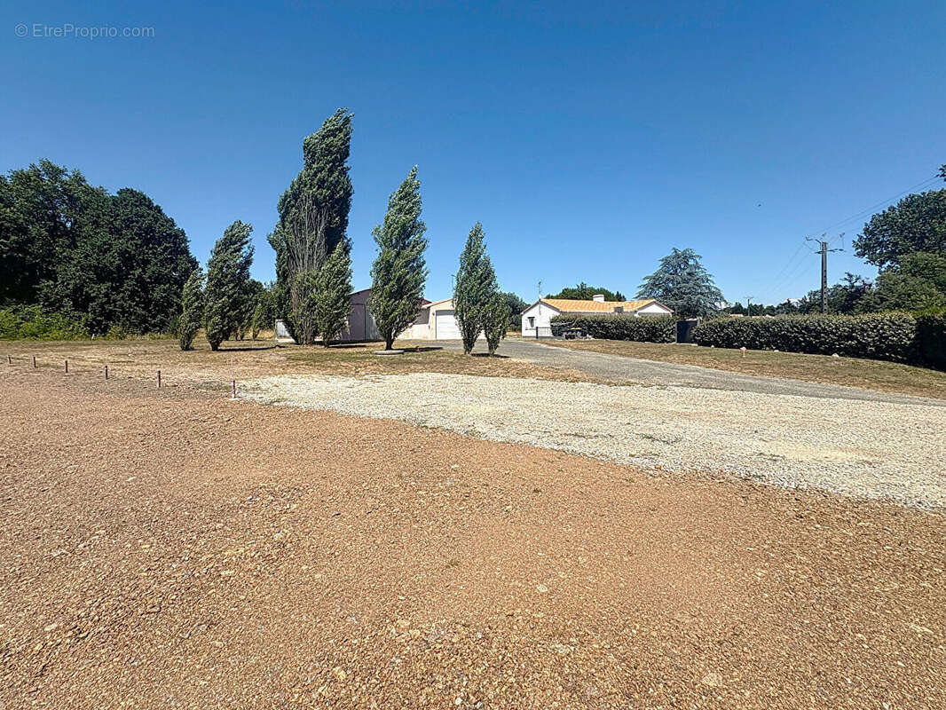 Terrain à COMMEQUIERS